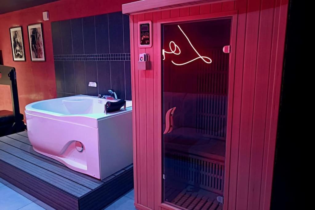 Appartement Balneo Et Sauna Prives The Red Room Mauguio Esterno foto