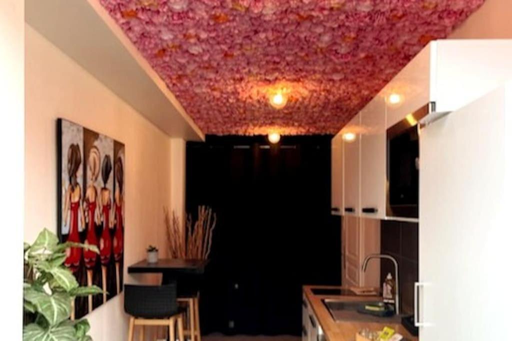 Appartement Balneo Et Sauna Prives The Red Room Mauguio Esterno foto