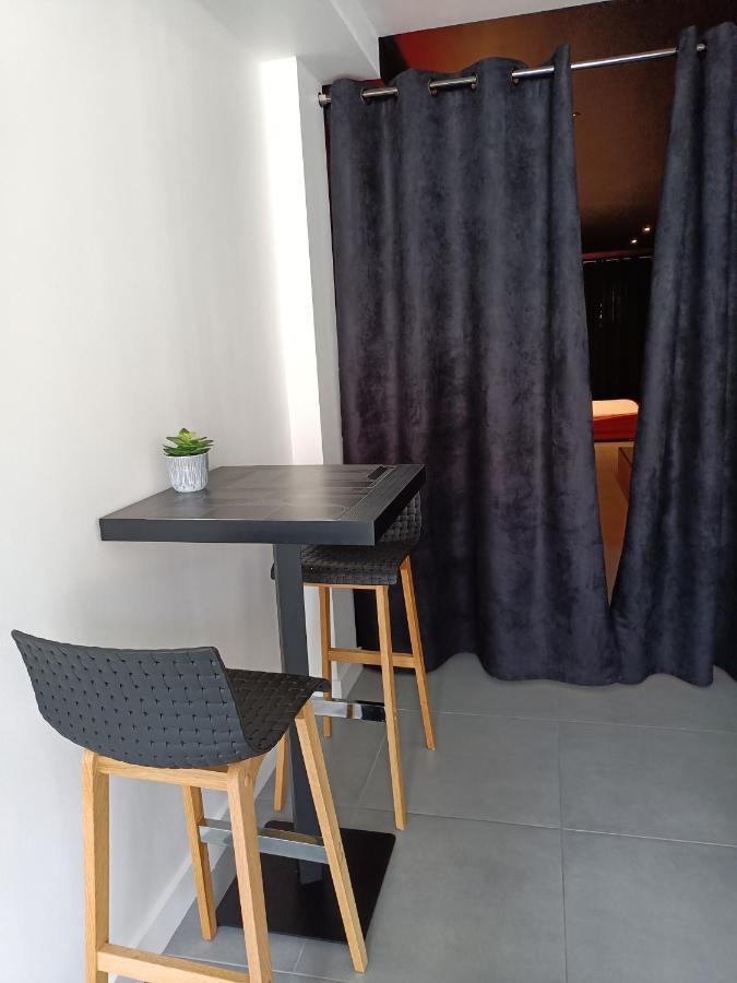 Appartement Balneo Et Sauna Prives The Red Room Mauguio Esterno foto